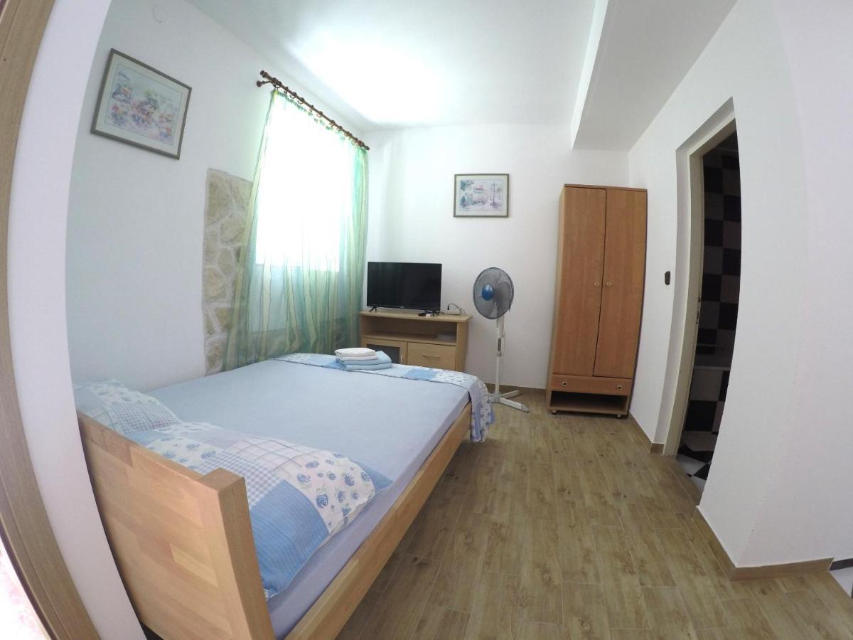 Peach Apartment'S Repic Bibinje Luaran gambar