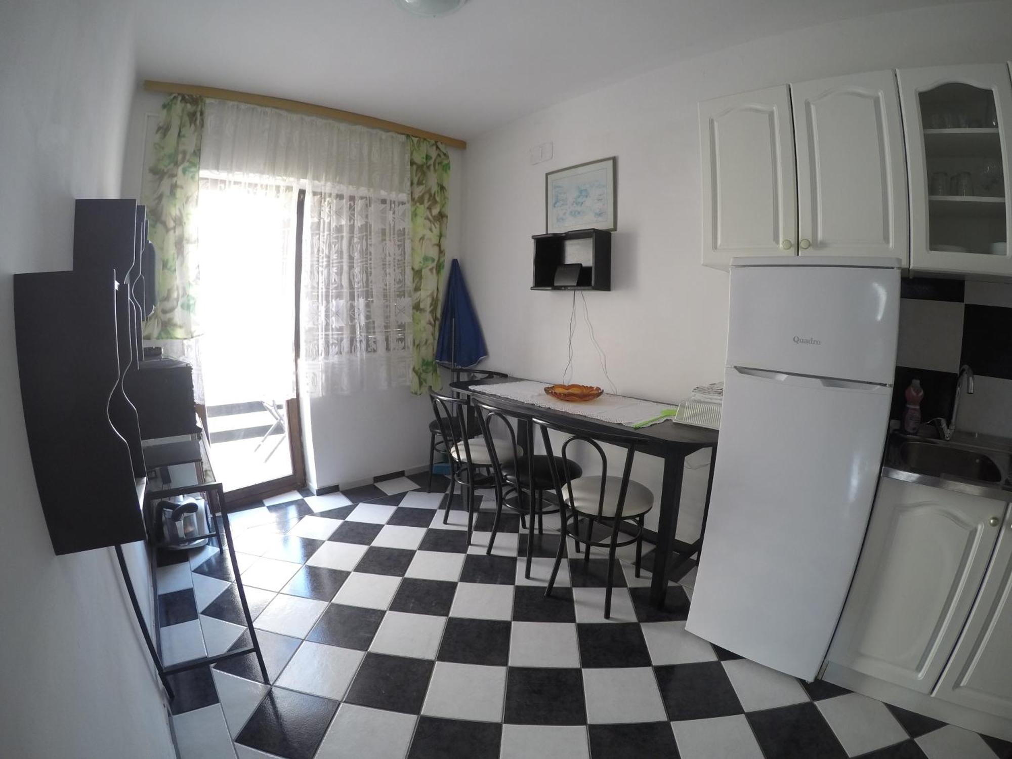 Peach Apartment'S Repic Bibinje Luaran gambar