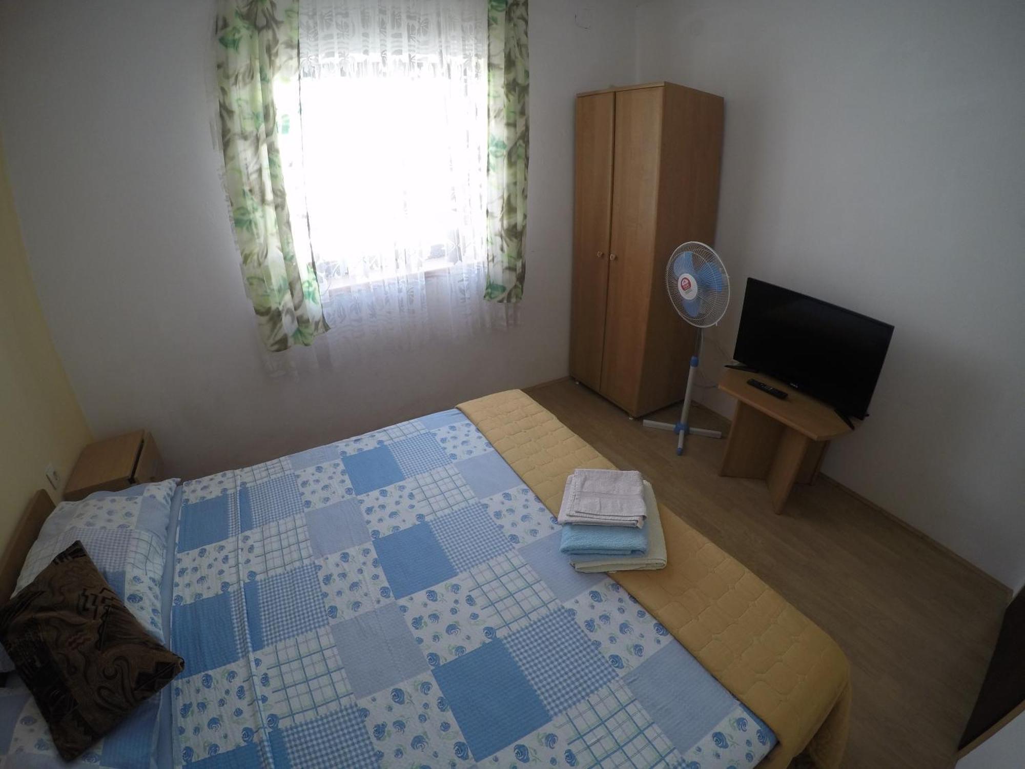 Peach Apartment'S Repic Bibinje Luaran gambar