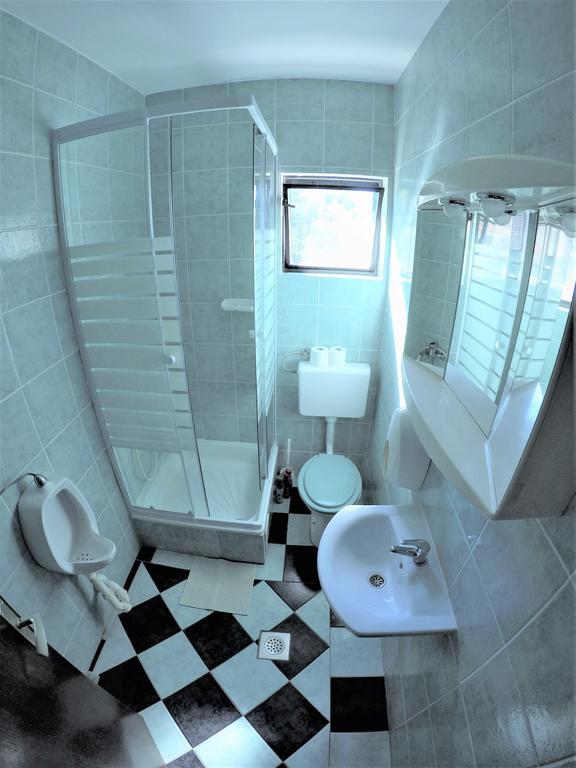 Peach Apartment'S Repic Bibinje Luaran gambar